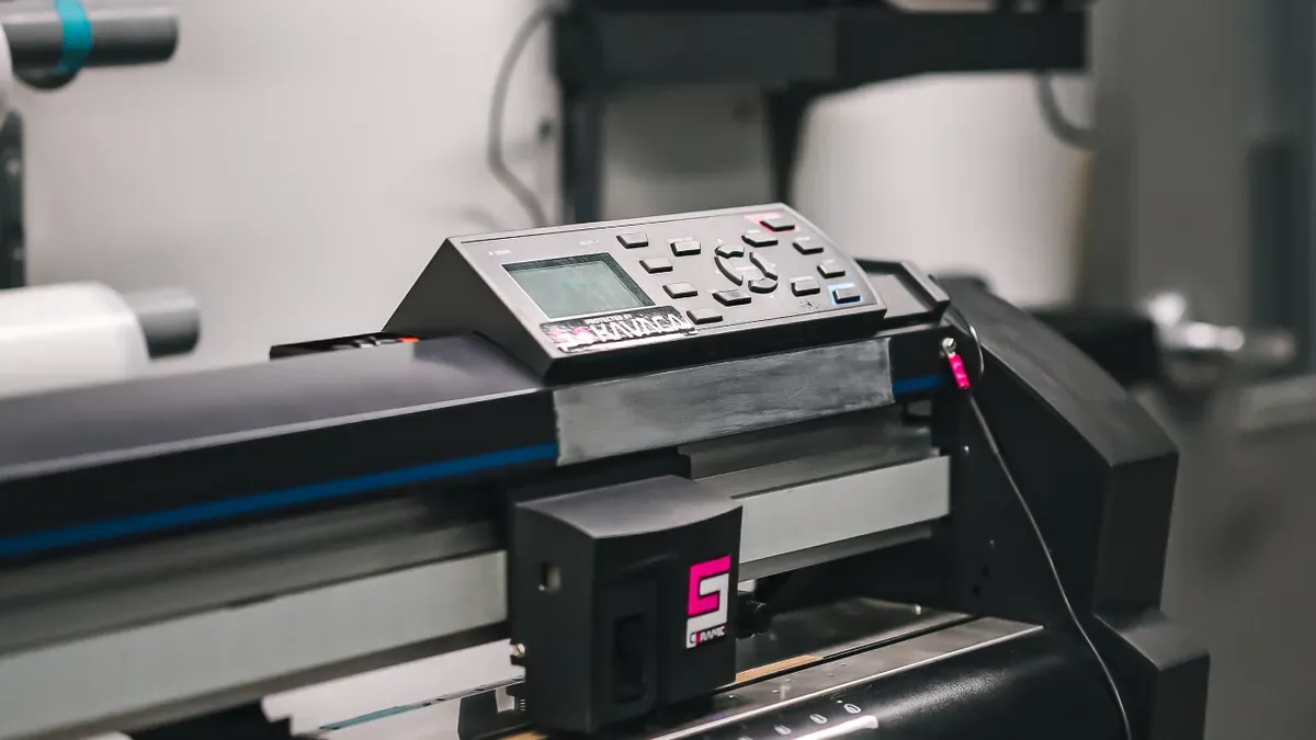 How does digital label printing equipment keep up with trends?